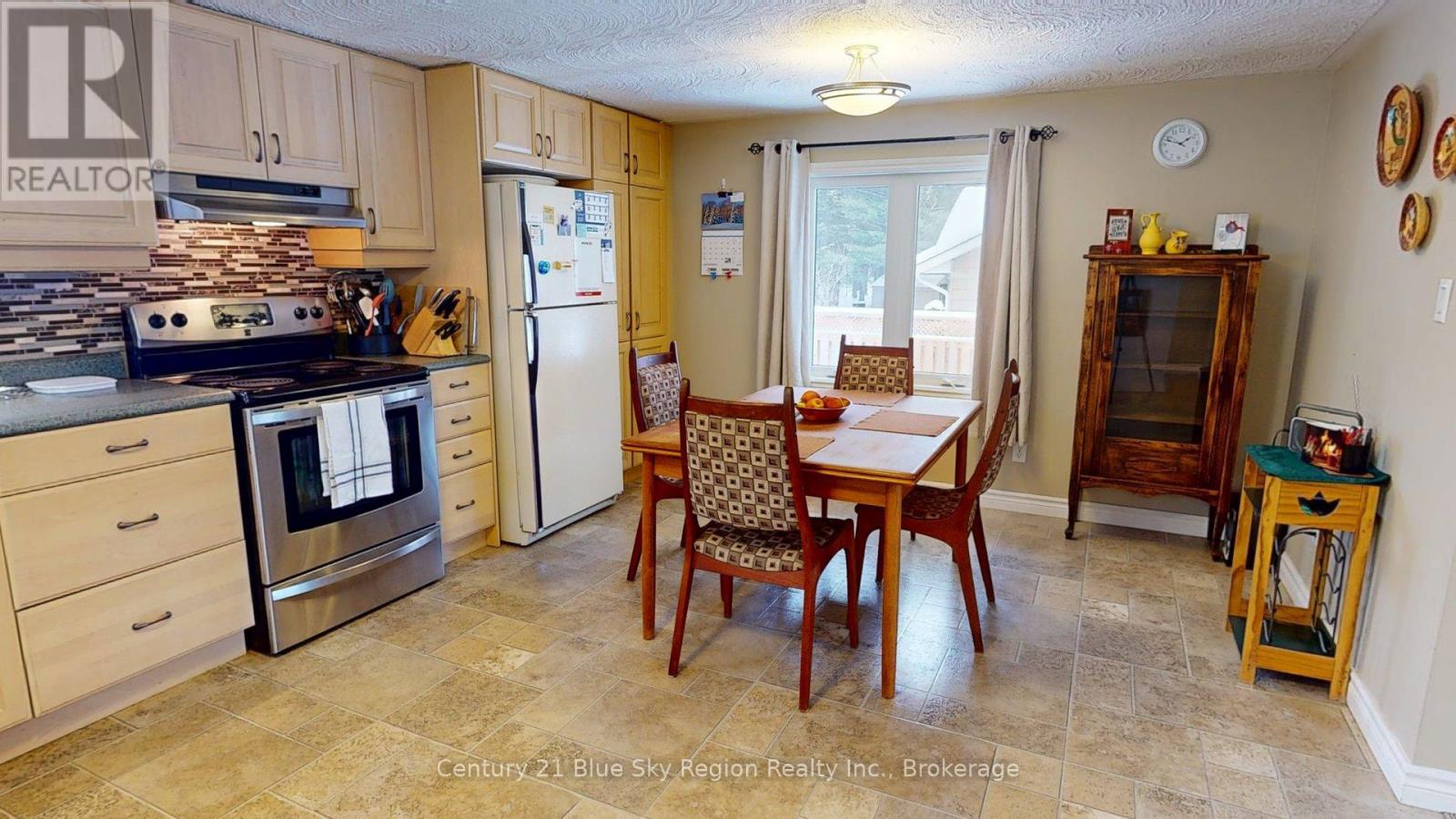 36 Nichols Street, Callander, Ontario  P0H 1H0 - Photo 5 - X12728692