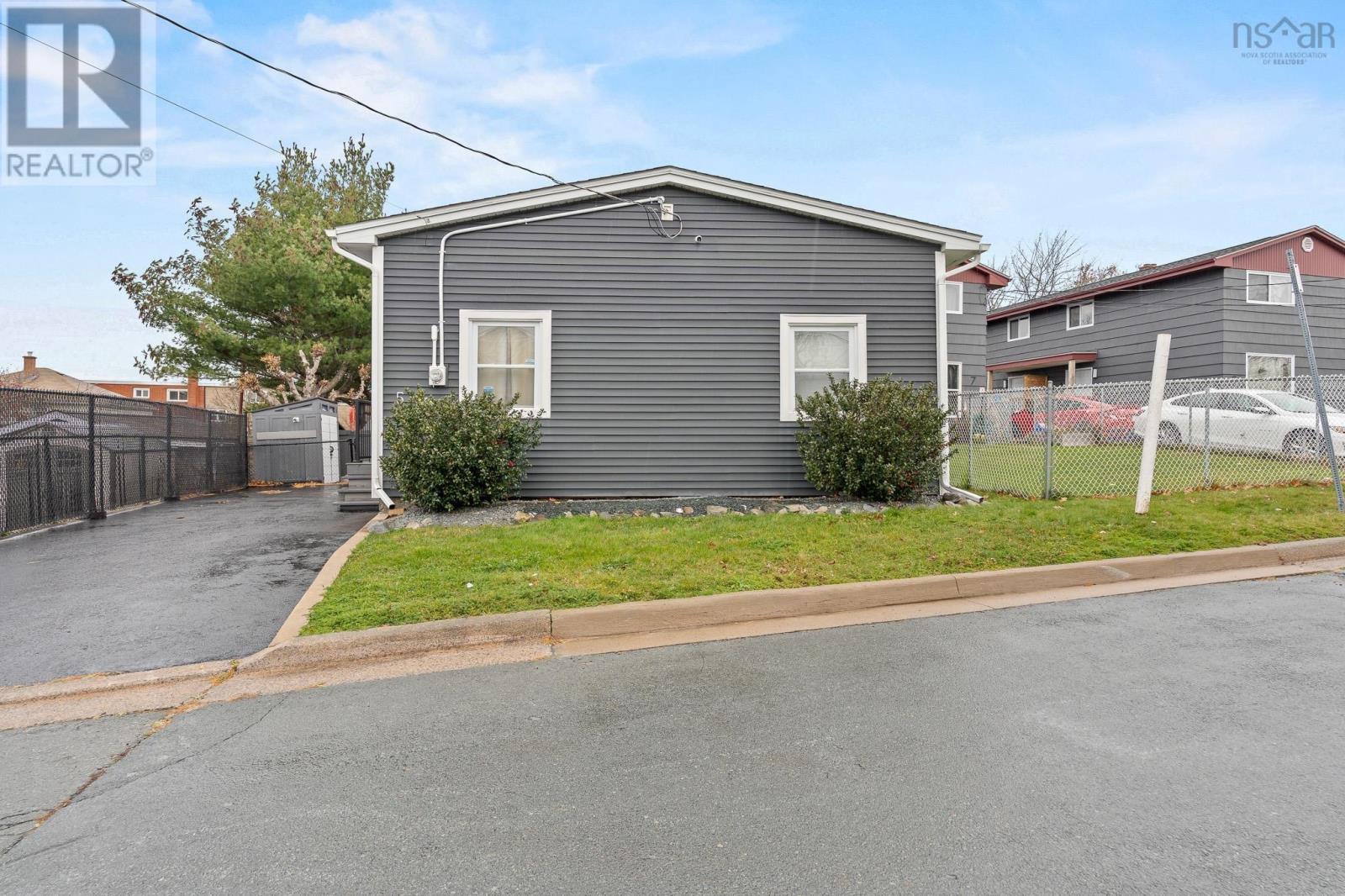 5 Herbert Street, Dartmouth, Nova Scotia  B2W 1J1 - Photo 3 - 202601474
