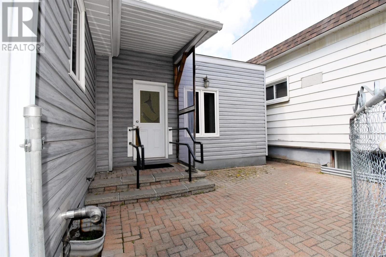 900 Prince St, Hearst, Ontario  P0L 1N0 - Photo 10 - SM260125