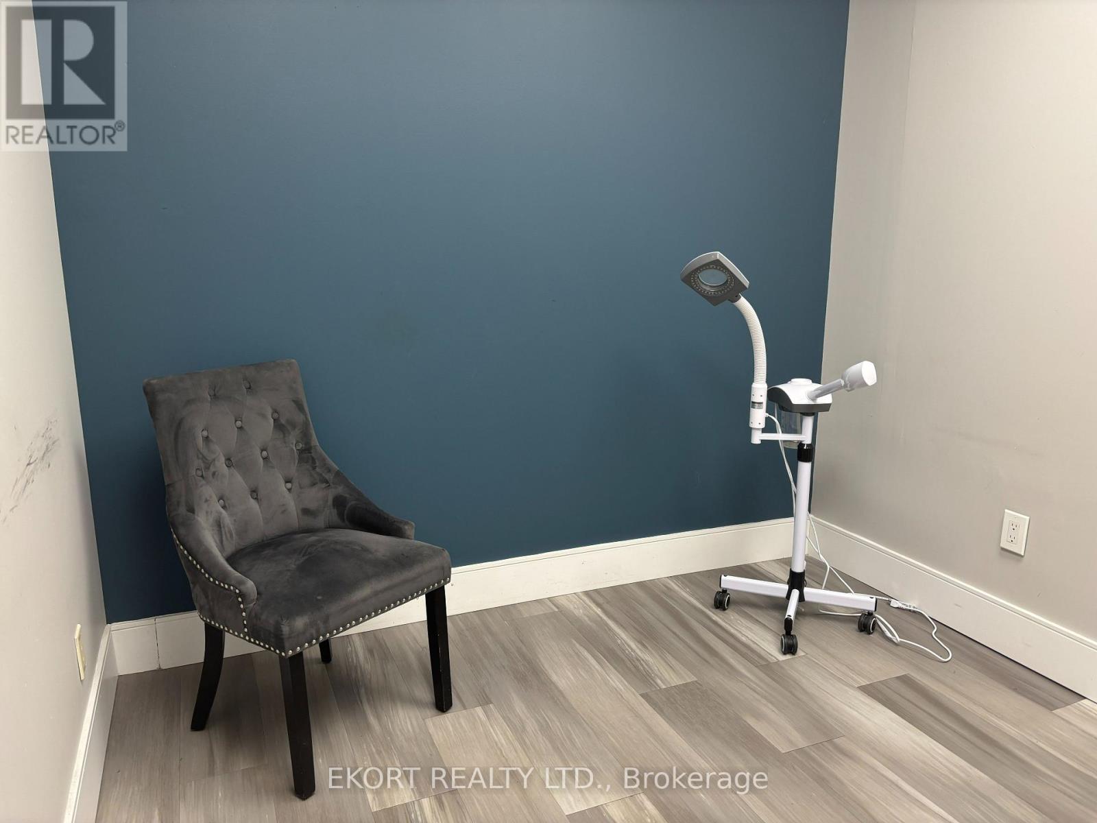 86 Dundas Street W, Quinte West, Ontario  K8V 3P3 - Photo 4 - X12728706