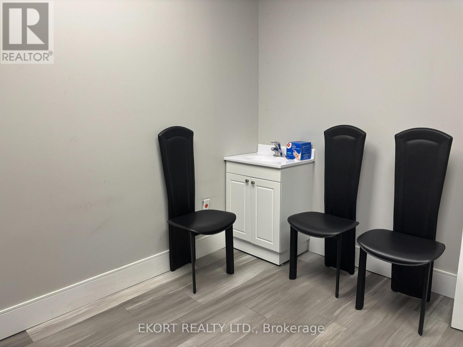 86 Dundas Street W, Quinte West, Ontario  K8V 3P3 - Photo 5 - X12728706