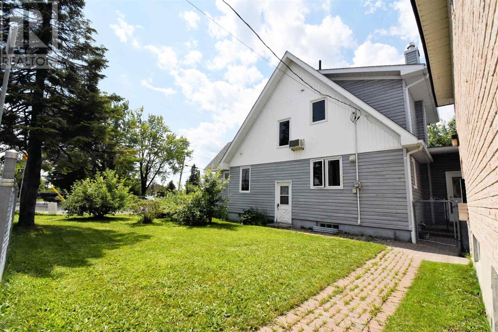 900 Prince St, Hearst, Ontario  P0L 1N0 - Photo 6 - SM260125