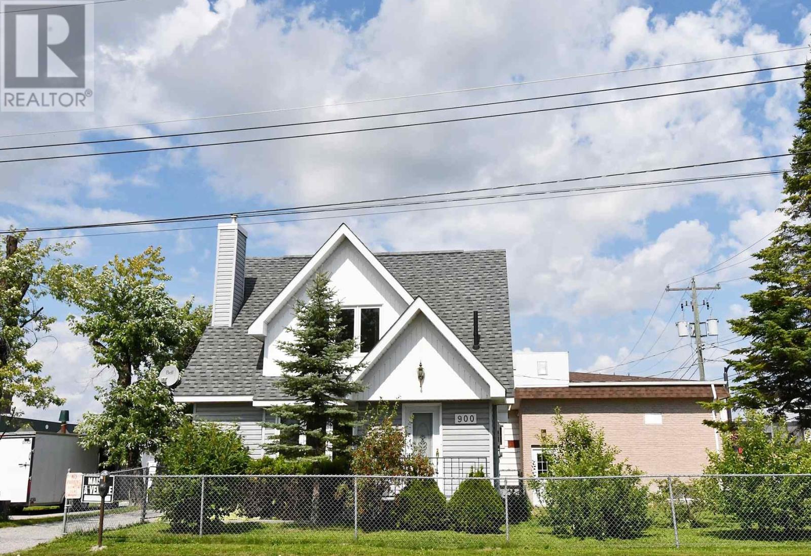 900 Prince St, Hearst, Ontario  P0L 1N0 - Photo 3 - SM260125