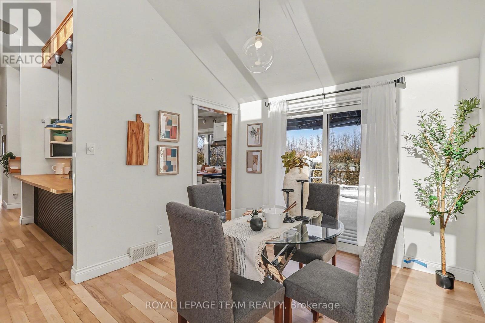 237 Queen West Street, North Dundas, Ontario K0C 1H0 - Photo 10 - X12728702