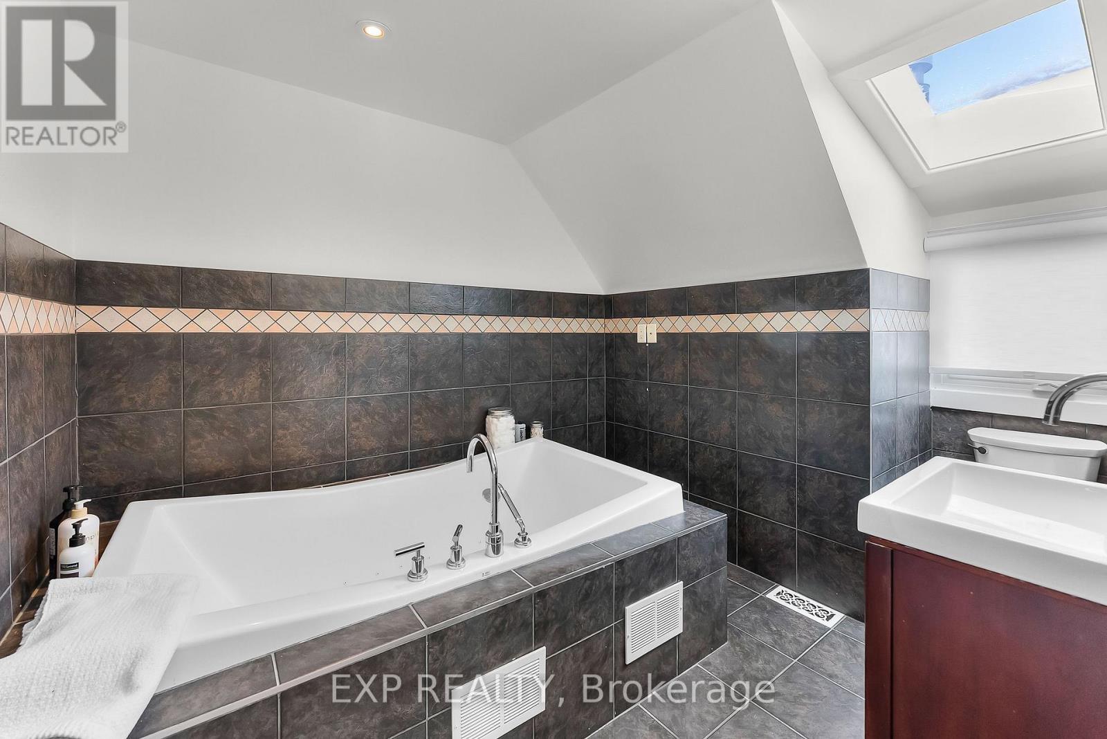 4330 Simcoe Street, Niagara Falls, Ontario  L2E 1T6 - Photo 28 - X12728660