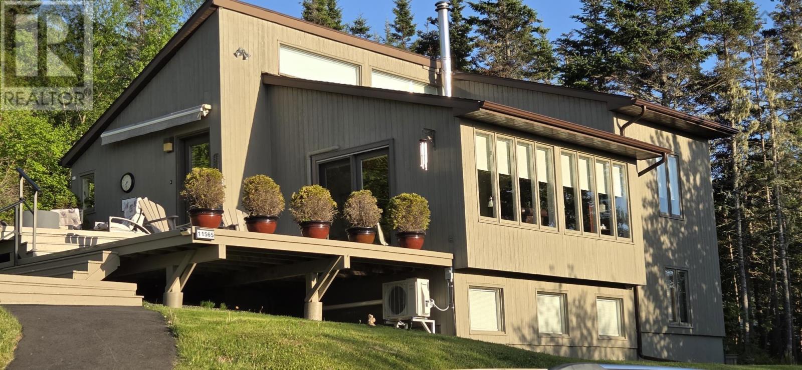 11565 Peggys Cove Road, Seabright, Nova Scotia  B3Z 2Y1 - Photo 2 - 202528459