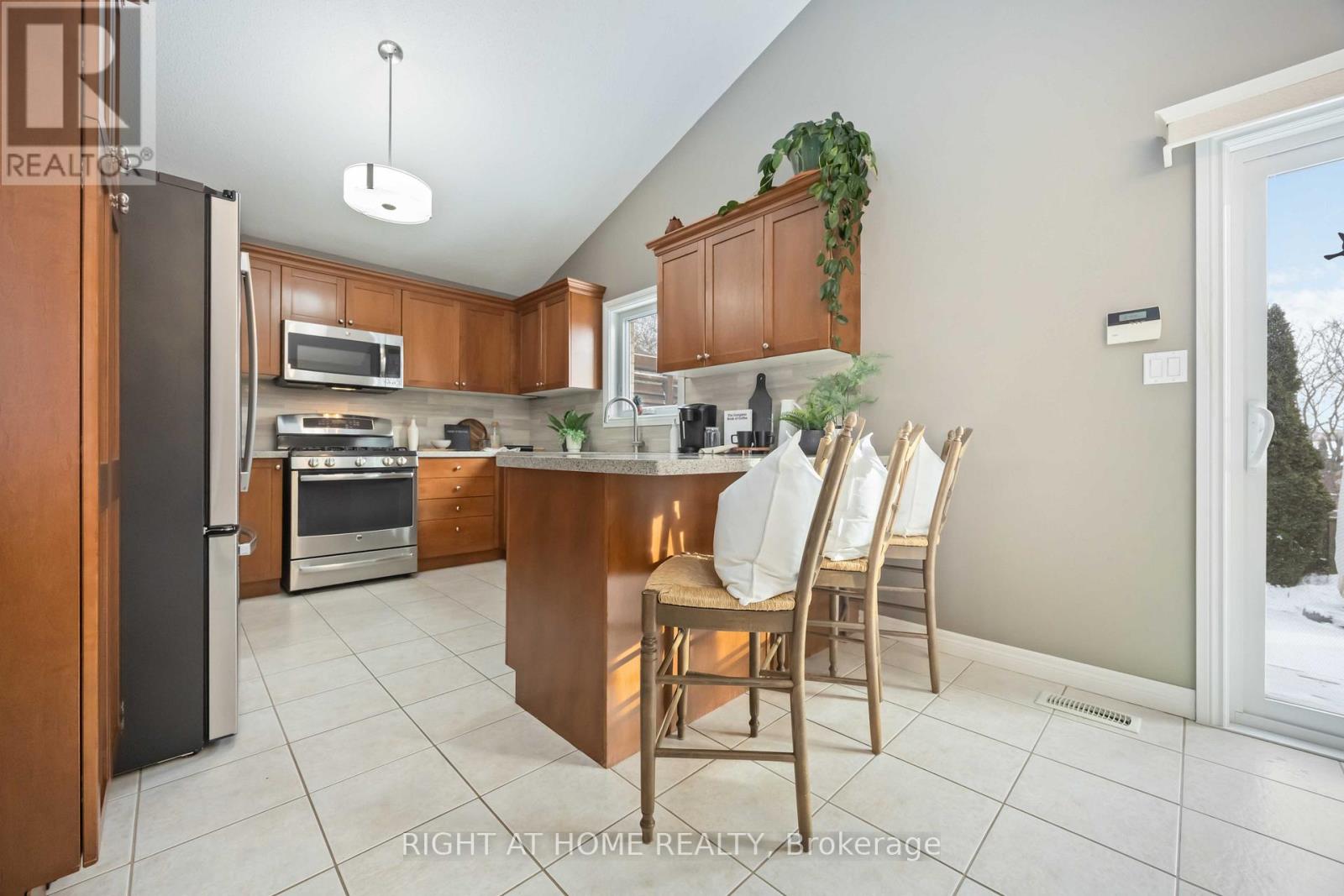 7 Lady May Drive, Whitby, Ontario  L1R 3C8 - Photo 12 - E12728694