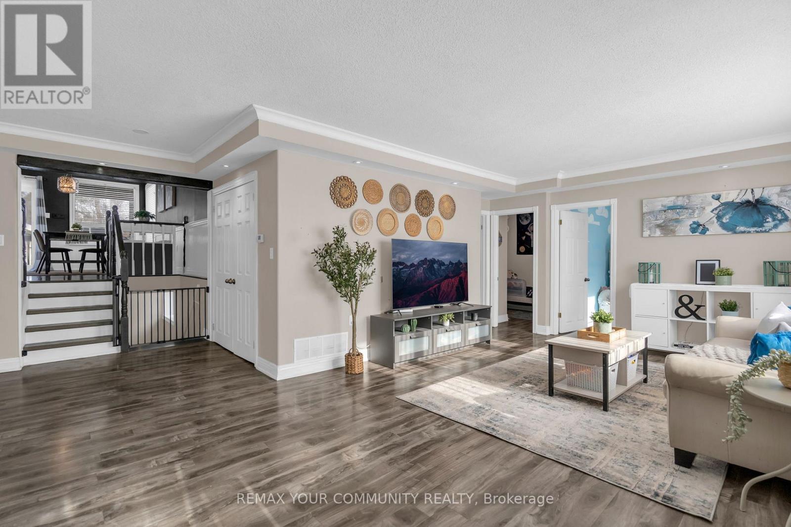 162 Bessborough Drive, Georgina, Ontario  L4P 2R8 - Photo 7 - N12728718