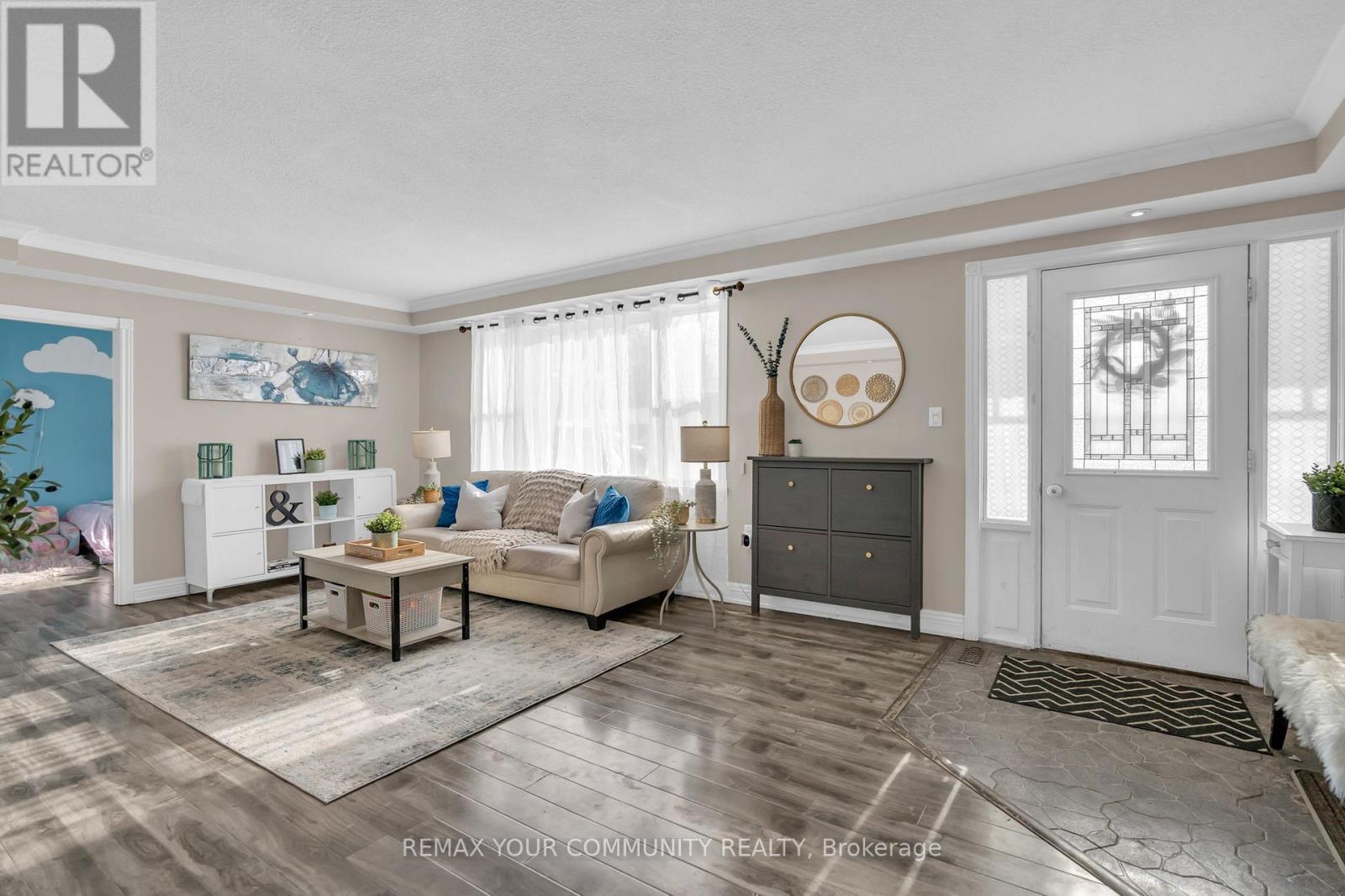 162 Bessborough Drive, Georgina, Ontario  L4P 2R8 - Photo 8 - N12728718