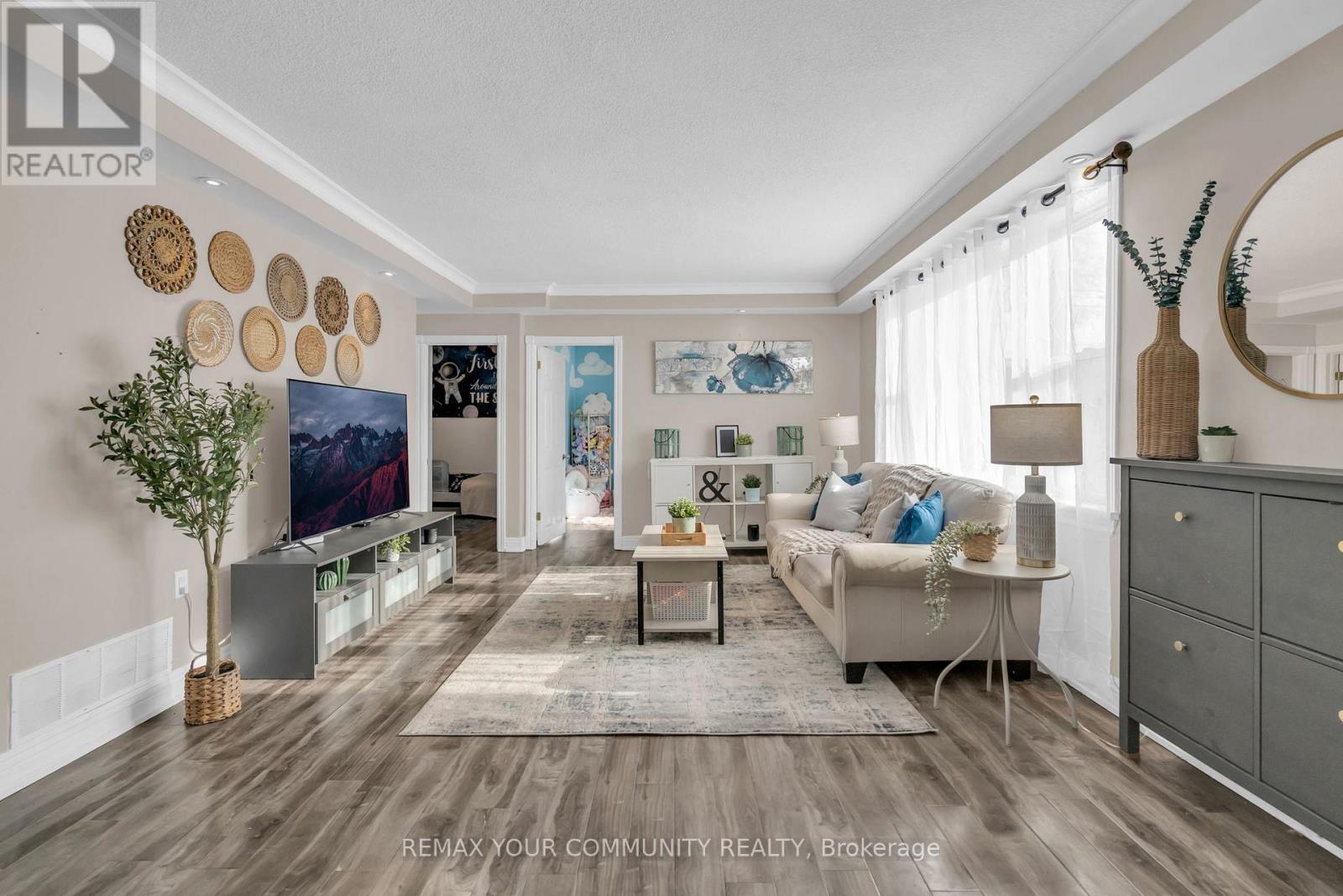 162 Bessborough Drive, Georgina, Ontario  L4P 2R8 - Photo 9 - N12728718