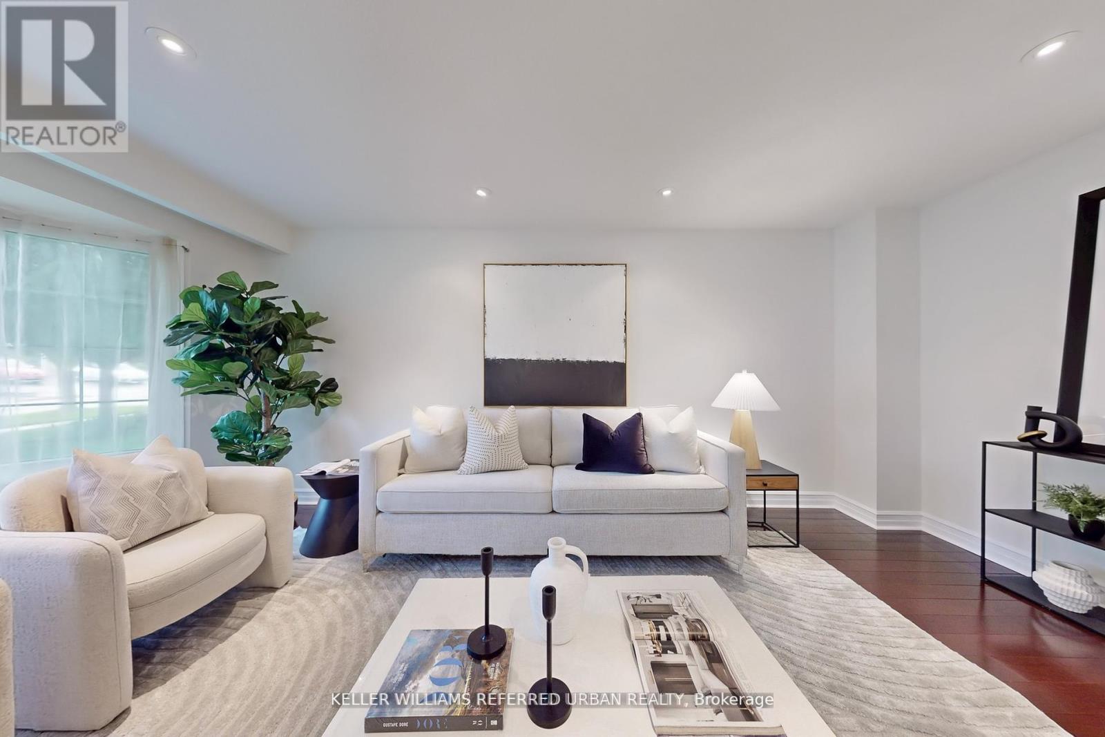 158 Walton Drive, Aurora, Ontario  L4G 3R8 - Photo 3 - N12728722