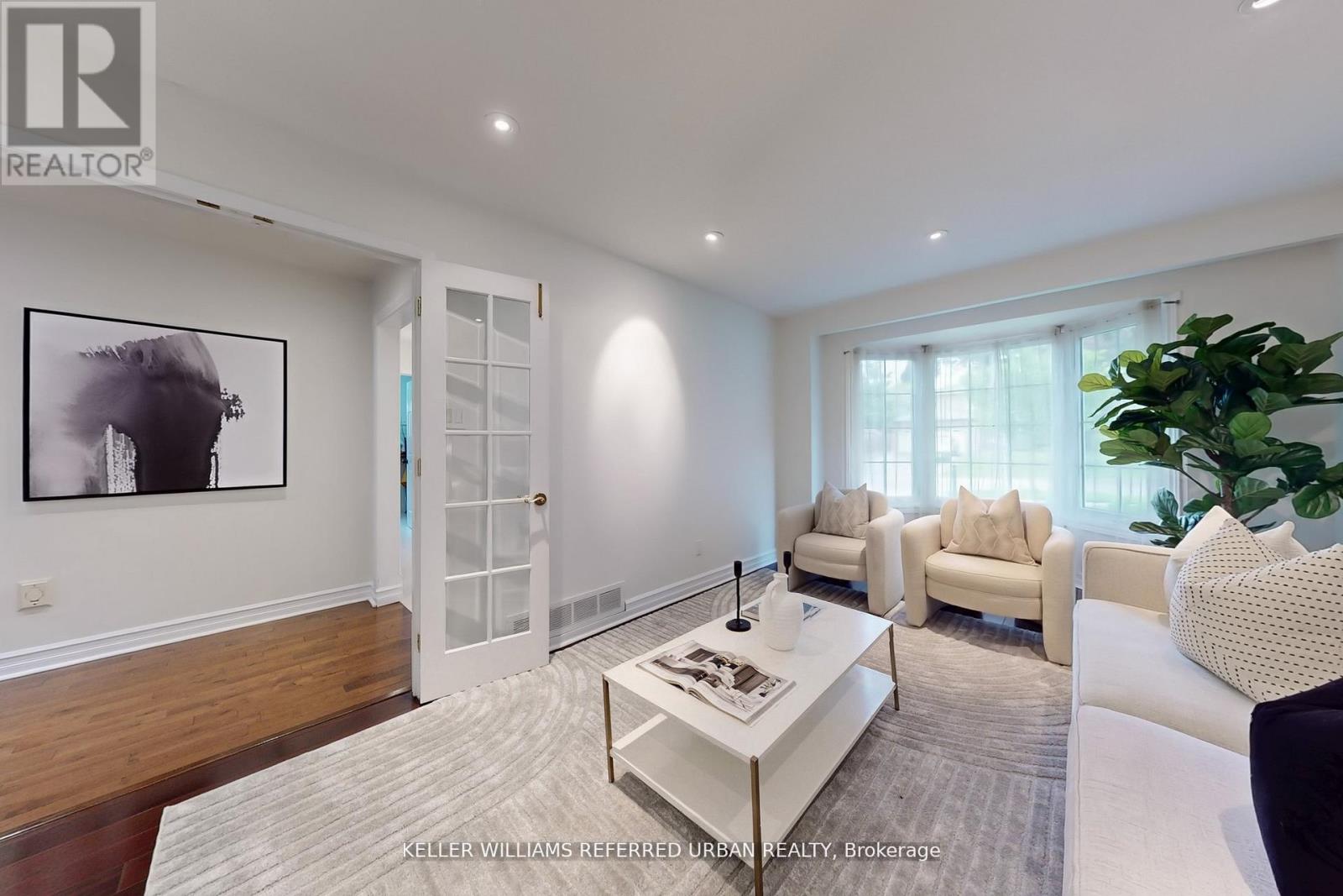 158 Walton Drive, Aurora, Ontario  L4G 3R8 - Photo 4 - N12728722