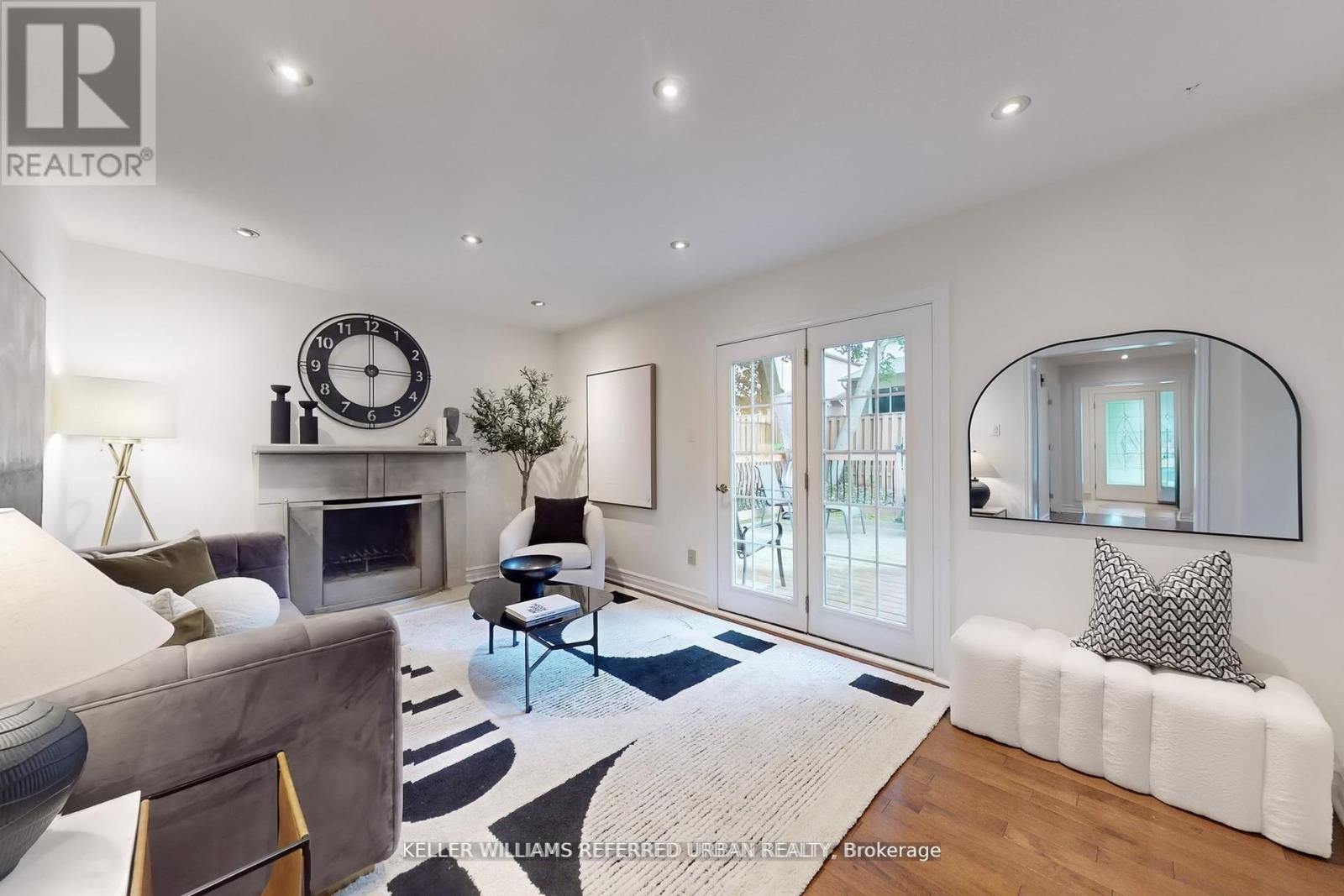 158 Walton Drive, Aurora, Ontario  L4G 3R8 - Photo 5 - N12728722