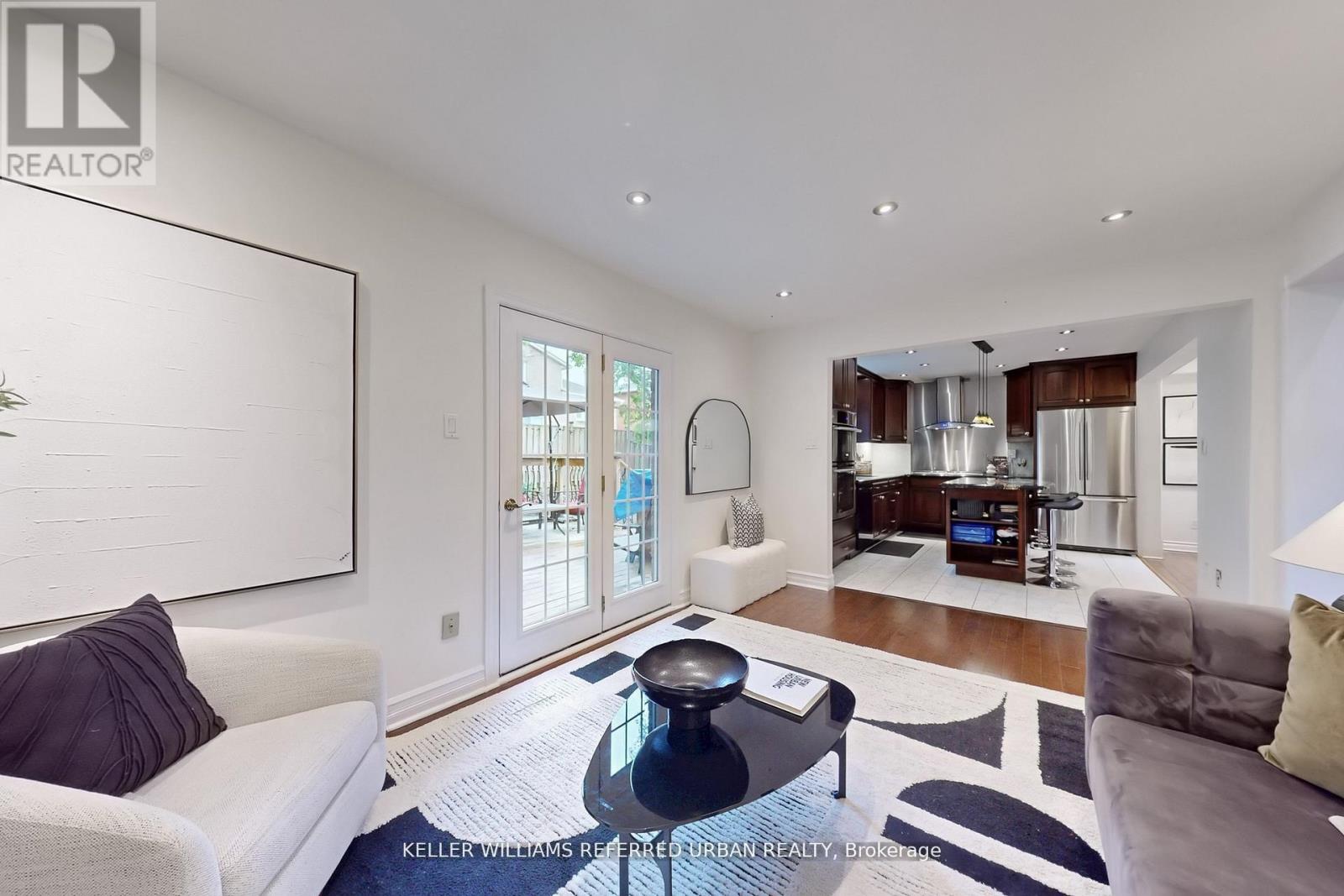 158 Walton Drive, Aurora, Ontario  L4G 3R8 - Photo 7 - N12728722