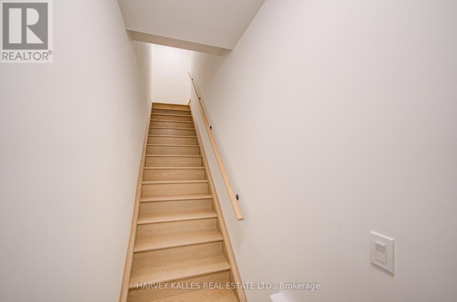 11 - 18 Lytham Green Circle, Newmarket, Ontario  L3Y 0H4 - Photo 6 - N12728750