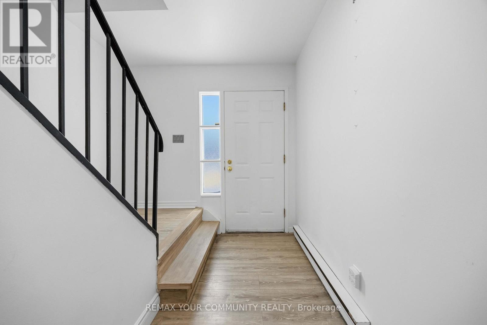 22 Porterfield Crescent, Markham, Ontario  L3T 4S7 - Photo 4 - N12672034