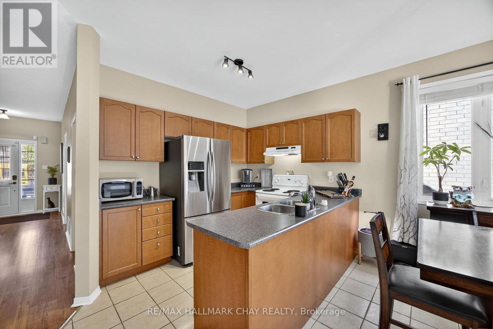 113 Tunbridge Road, Barrie (0 East), Ontario  L4M 6T1 - Photo 7 - S12728612