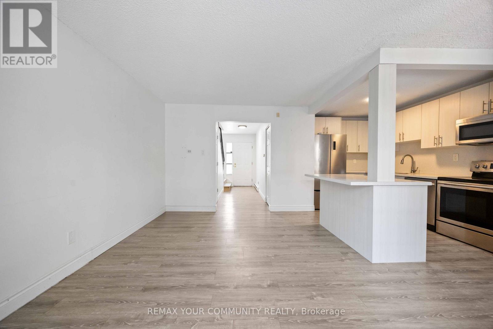 22 Porterfield Crescent, Markham, Ontario  L3T 4S7 - Photo 6 - N12672034