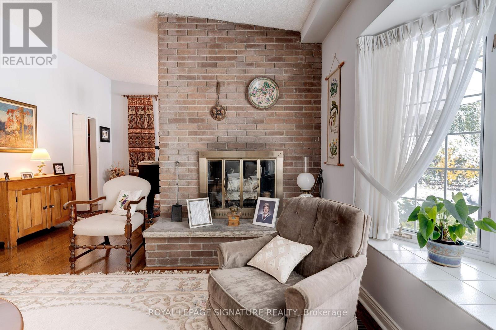 332 Coral Terrace, Oakville, Ontario  L6J 4C4 - Photo 8 - W12694730