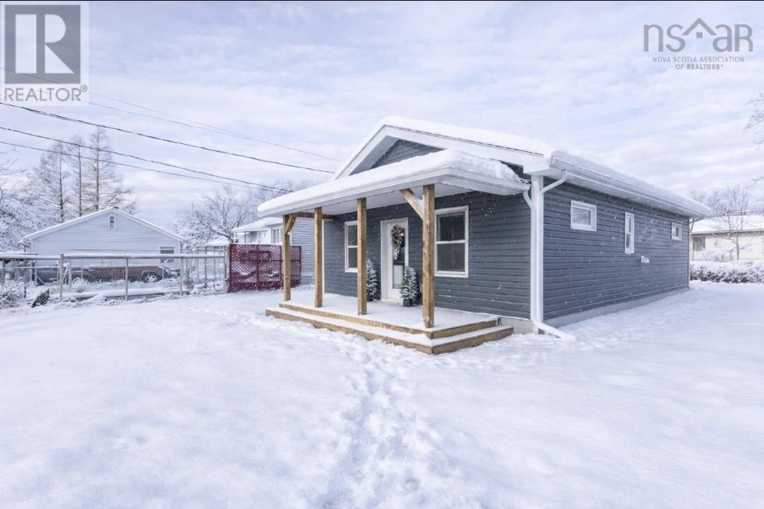 54 Oak Street, Pictou, Nova Scotia