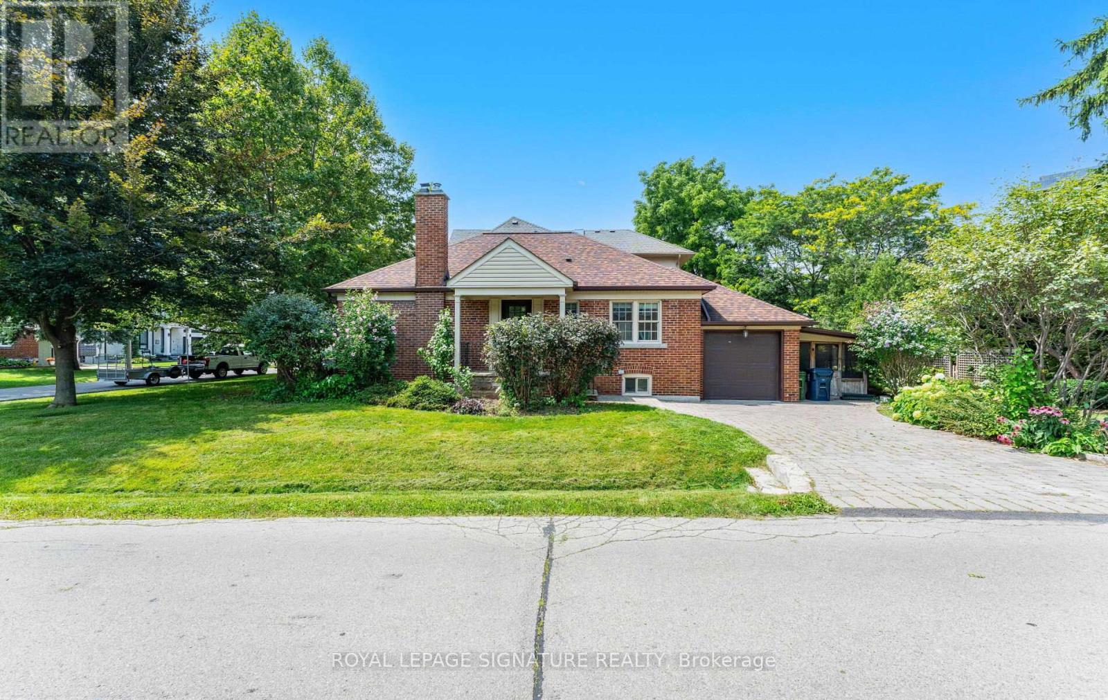 28 Eagle Road, Toronto, Ontario  M8Z 4H5 - Photo 2 - W12728608