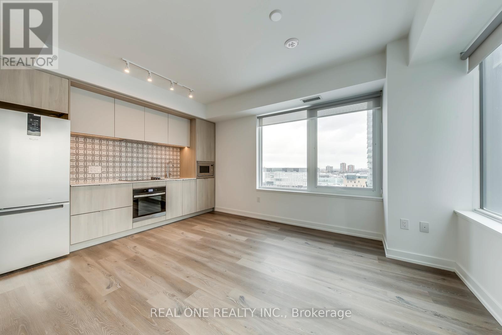 804 - 395 Square One Drive, Mississauga, Ontario  L5B 0P6 - Photo 10 - W12728686