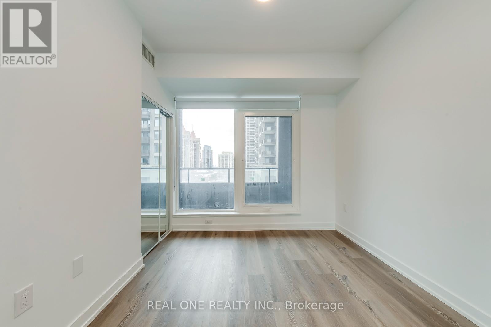 804 - 395 Square One Drive, Mississauga, Ontario  L5B 0P6 - Photo 21 - W12728686