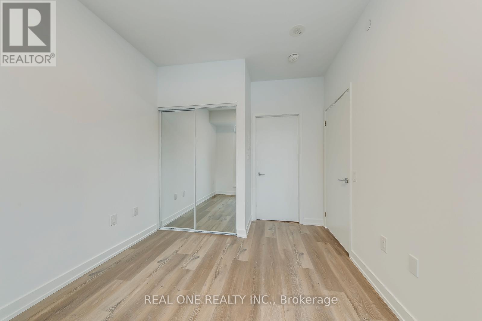 804 - 395 Square One Drive, Mississauga, Ontario  L5B 0P6 - Photo 22 - W12728686