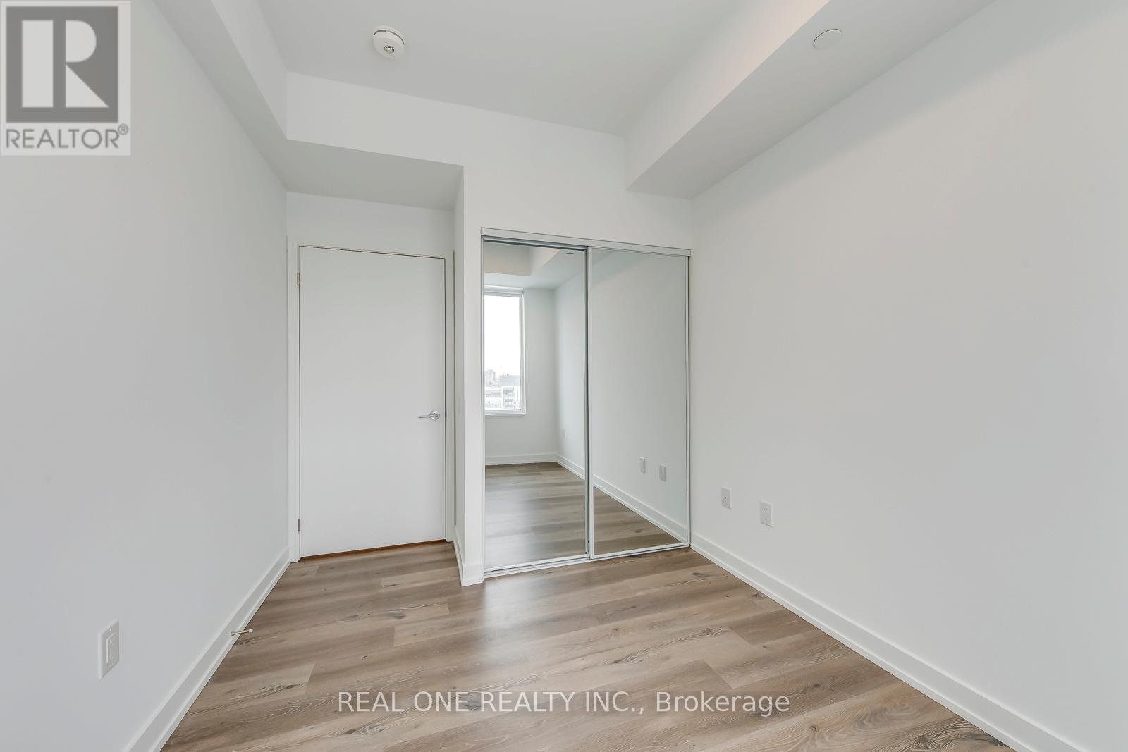 804 - 395 Square One Drive, Mississauga, Ontario  L5B 0P6 - Photo 27 - W12728686