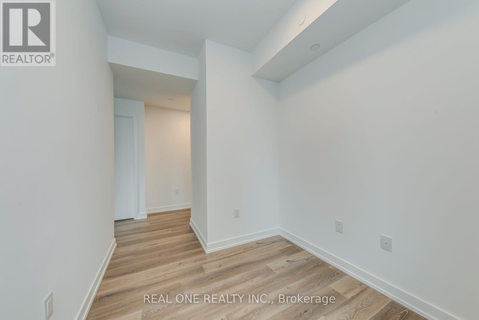 804 - 395 Square One Drive, Mississauga, Ontario  L5B 0P6 - Photo 29 - W12728686