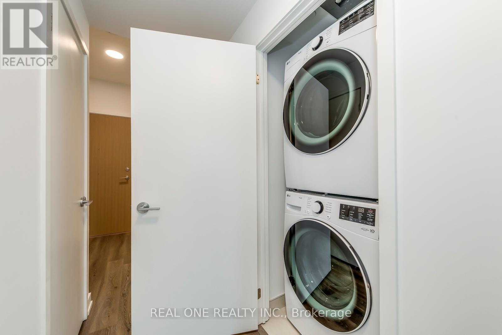 804 - 395 Square One Drive, Mississauga, Ontario  L5B 0P6 - Photo 33 - W12728686