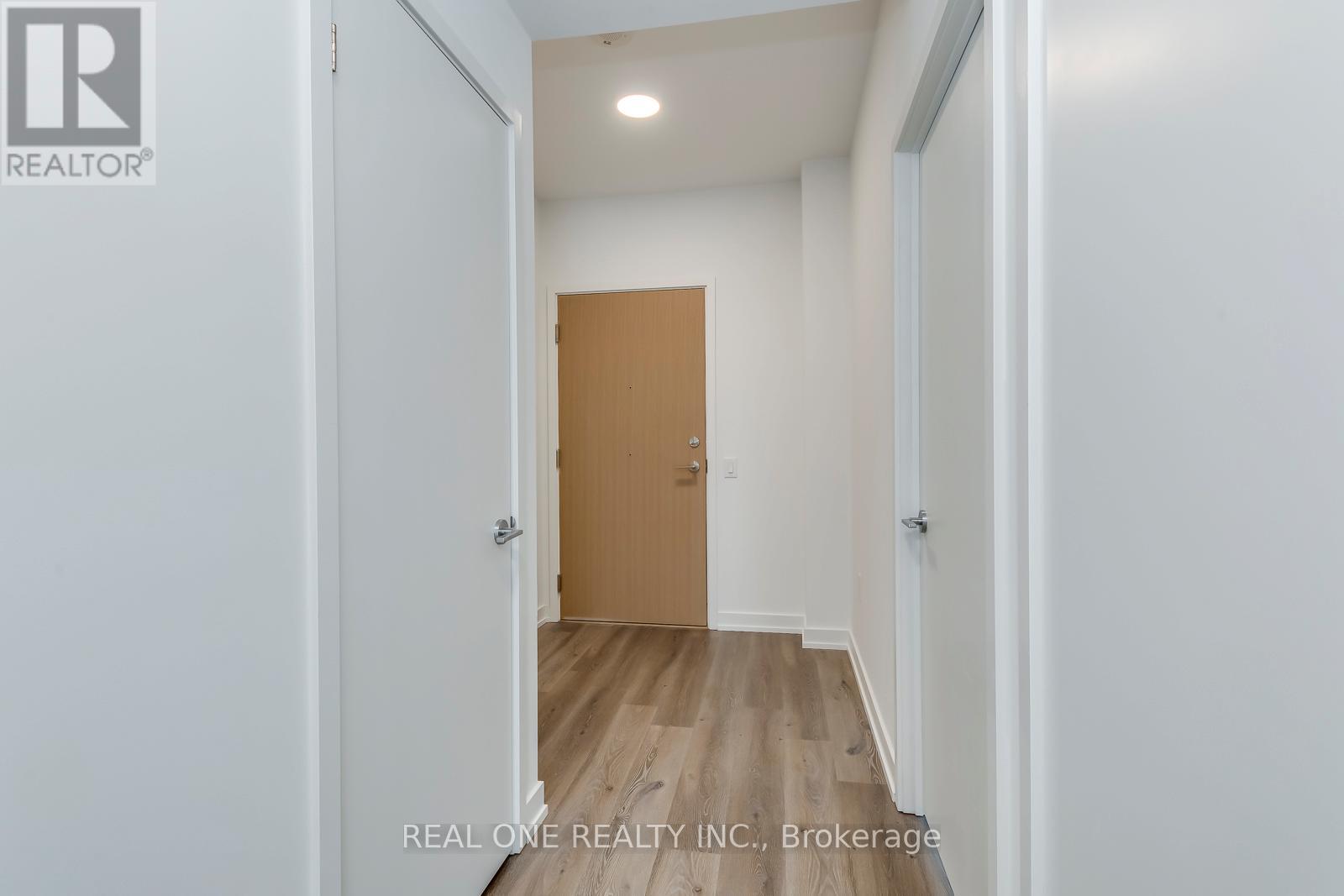 804 - 395 Square One Drive, Mississauga, Ontario  L5B 0P6 - Photo 7 - W12728686