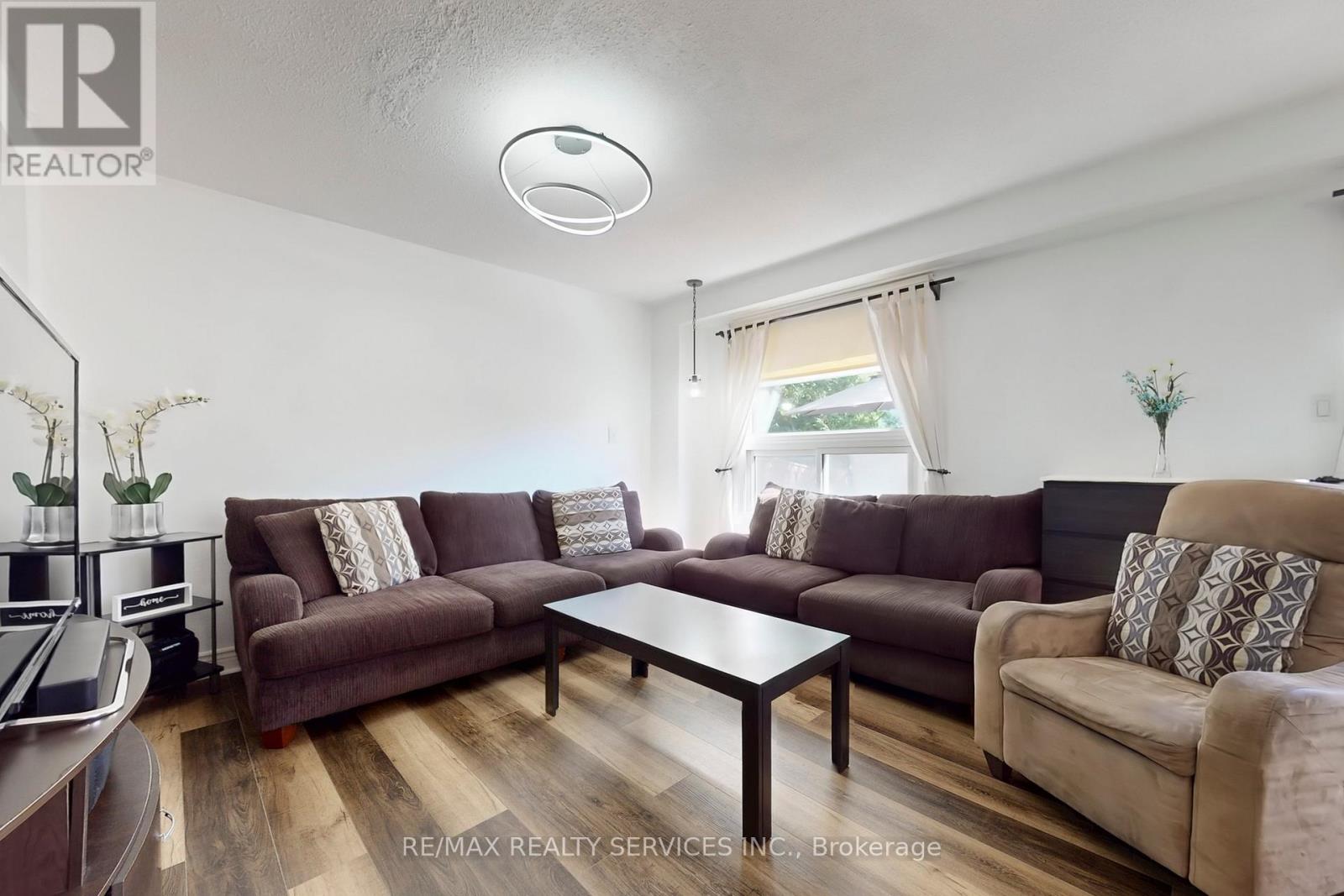 14 Bryant Court, Brampton, Ontario  L6X 2T1 - Photo 5 - W12728700