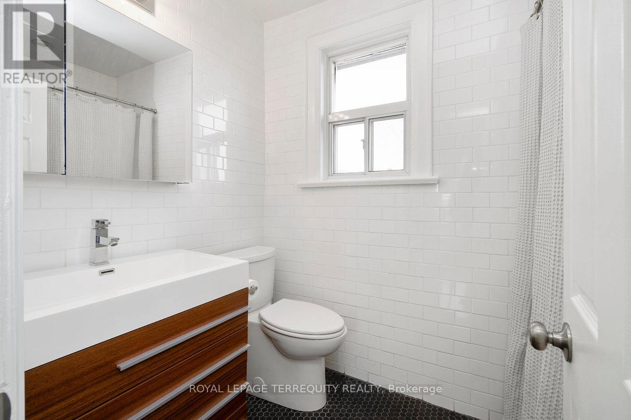 261 Blackthorn Avenue, Toronto, Ontario  M6N 3H7 - Photo 22 - W12728752