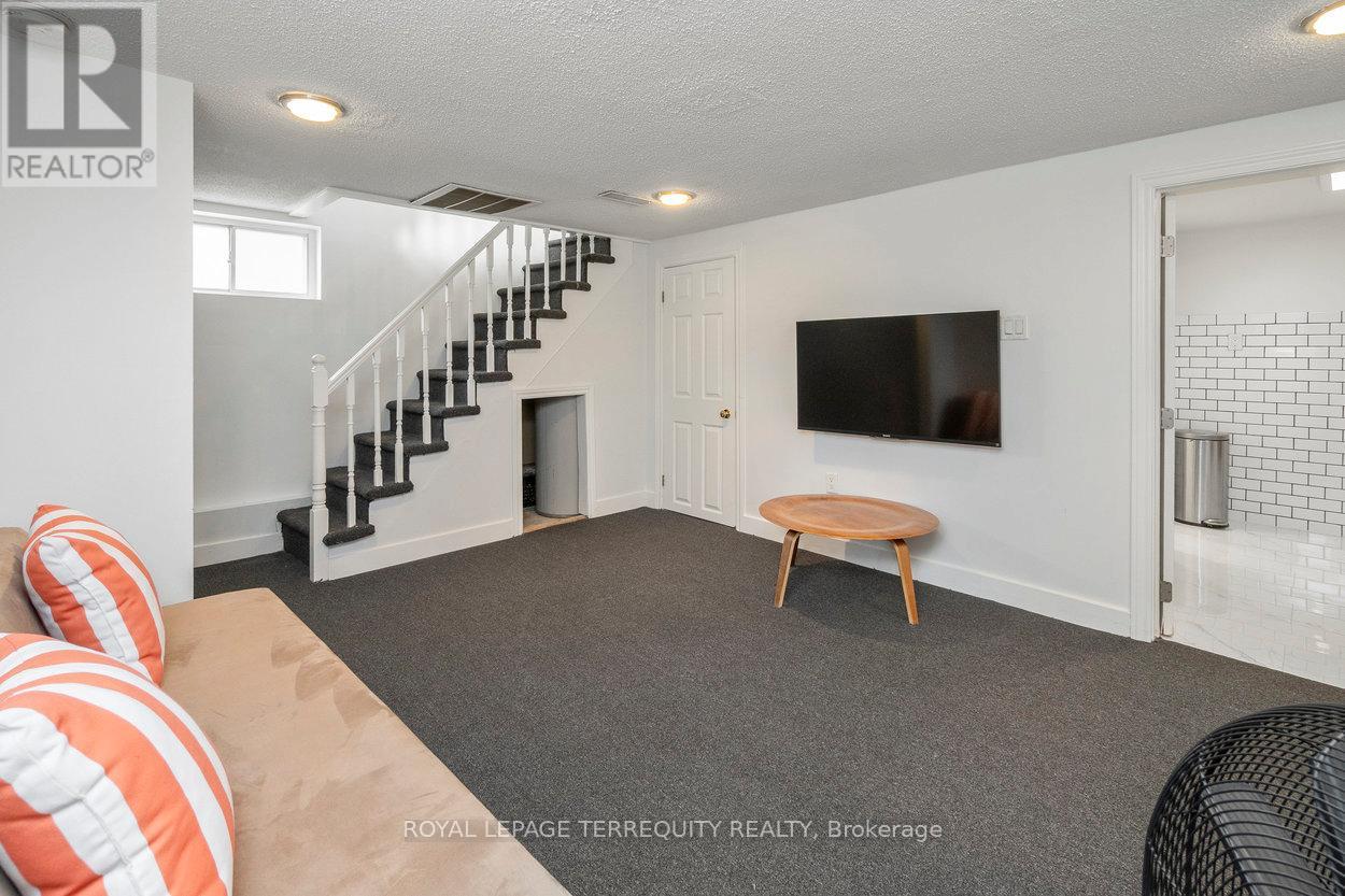 261 Blackthorn Avenue, Toronto, Ontario  M6N 3H7 - Photo 30 - W12728752