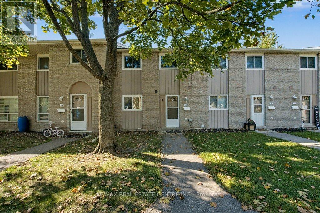 17 - 25 UPPER CANADA DRIVE, Kitchener, Ontario