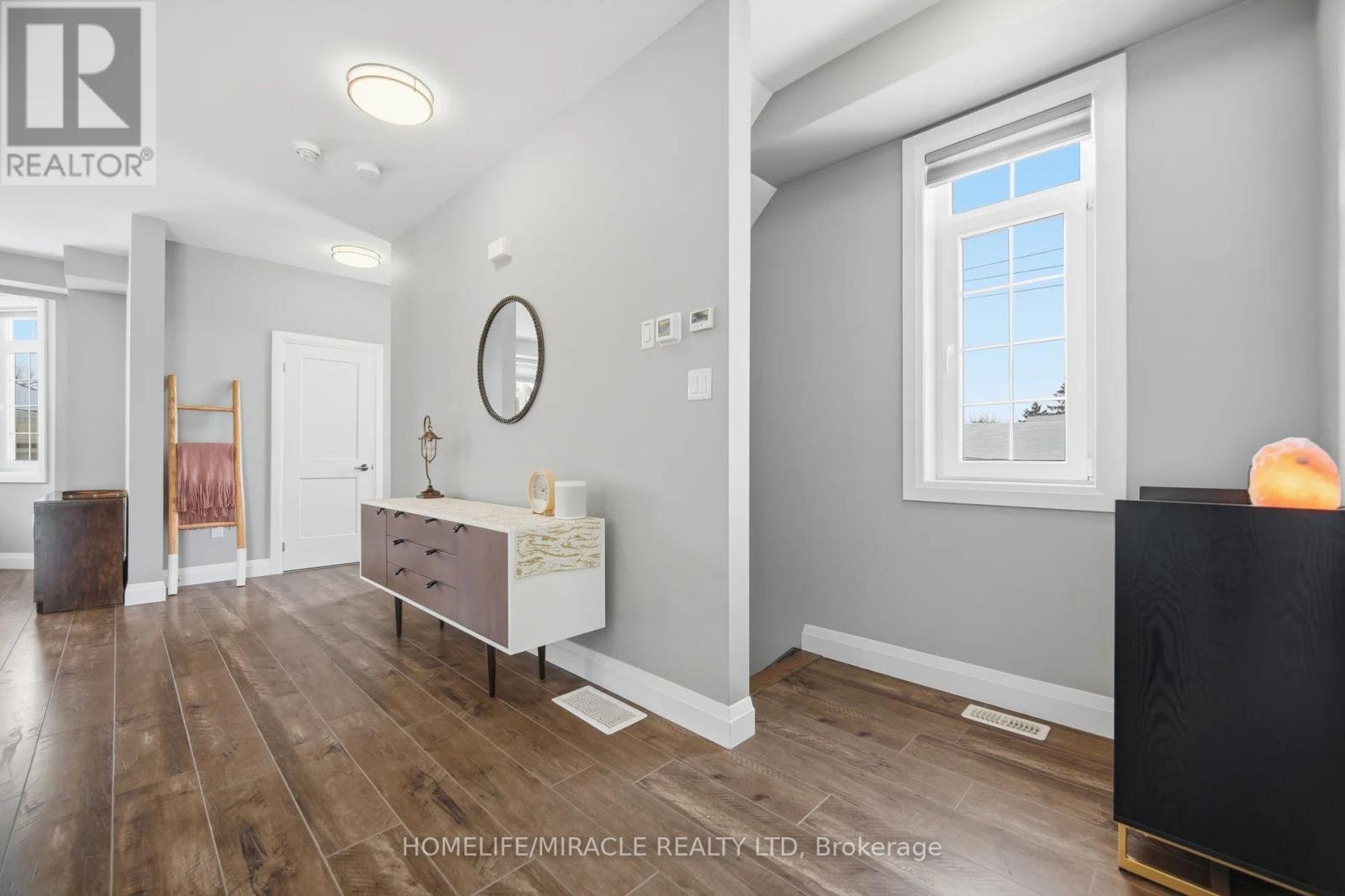 180 Benton Street, Kitchener, Ontario  N2G 3H8 - Photo 8 - X12728690