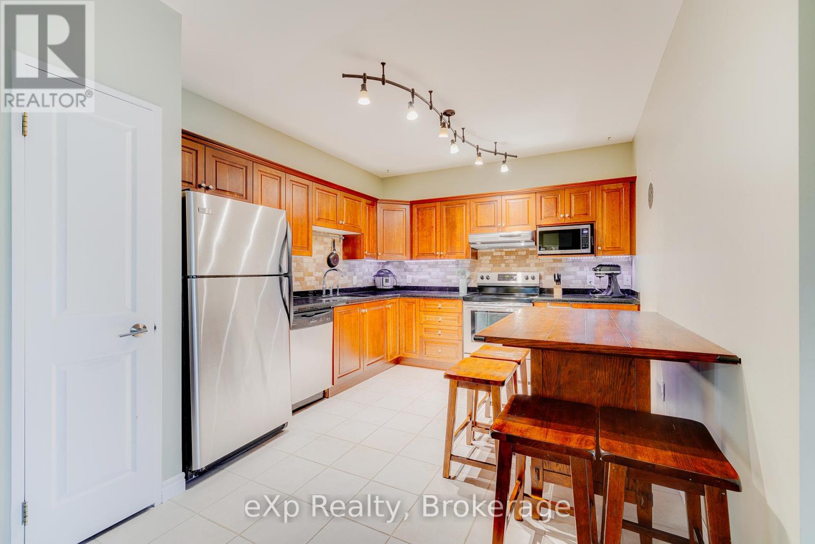 403 - 255 Keats Way, Waterloo, Ontario  N2L 6N6 - Photo 3 - X12728778