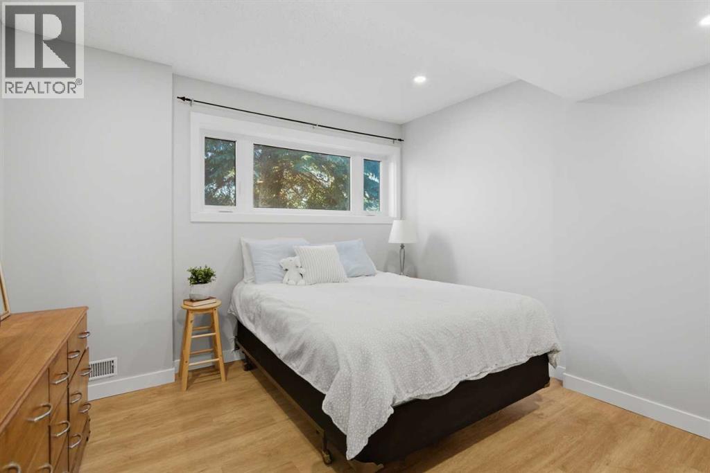 88 Woodfield Crescent Sw, Calgary, Alberta  T2W 3W4 - Photo 33 - A2278930