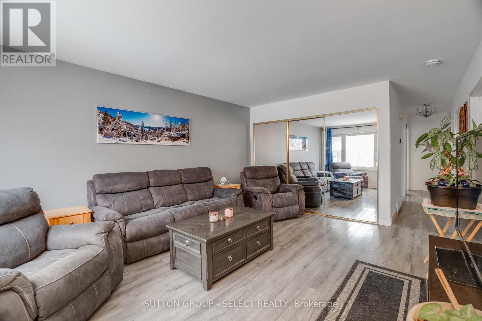 58 Villeneuve Crescent, London East, Ontario  N5V 1M8 - Photo 6 - X12728780