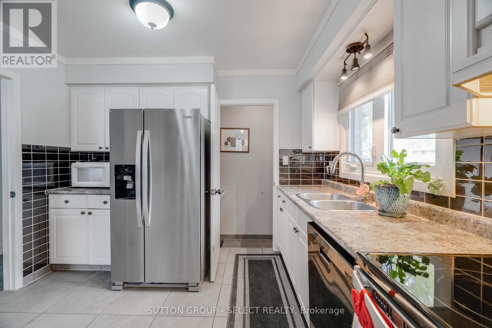 58 Villeneuve Crescent, London East, Ontario  N5V 1M8 - Photo 9 - X12728780