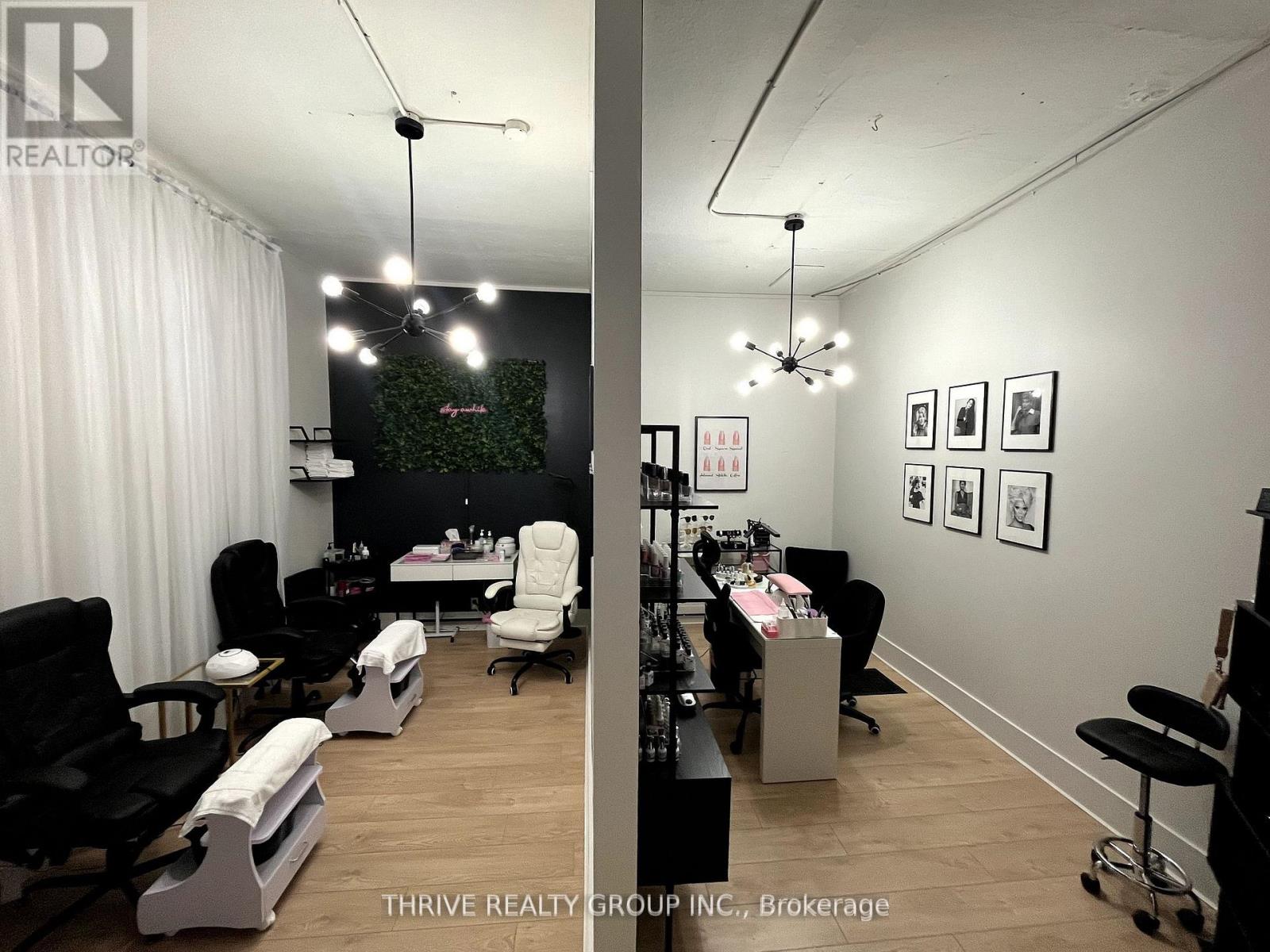 27 Front Street W, Strathroy-Caradoc, Ontario  N7G 1X5 - Photo 4 - X12728788