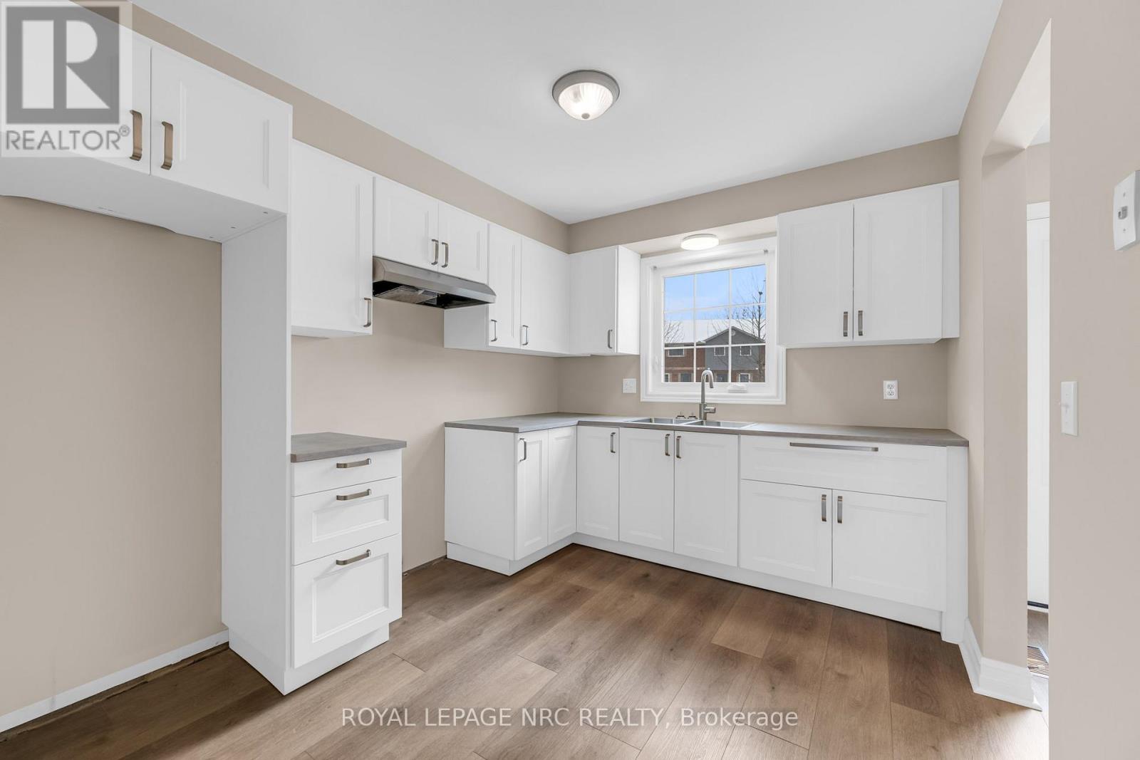 20 - 110 Silvan Drive, Welland, Ontario  L3C 6Z5 - Photo 5 - X12728818