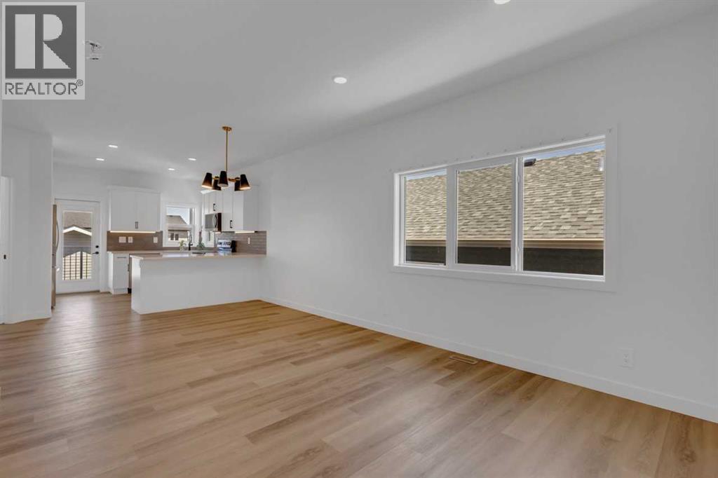 9 Ian Way, Sylvan Lake, Alberta  T4S 0W5 - Photo 3 - A2281258