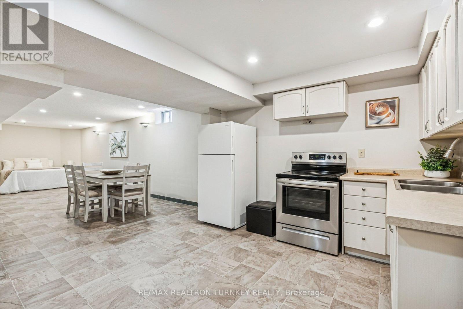 618 Ponting Place, Newmarket, Ontario  L3X 1T4 - Photo 39 - N12718066