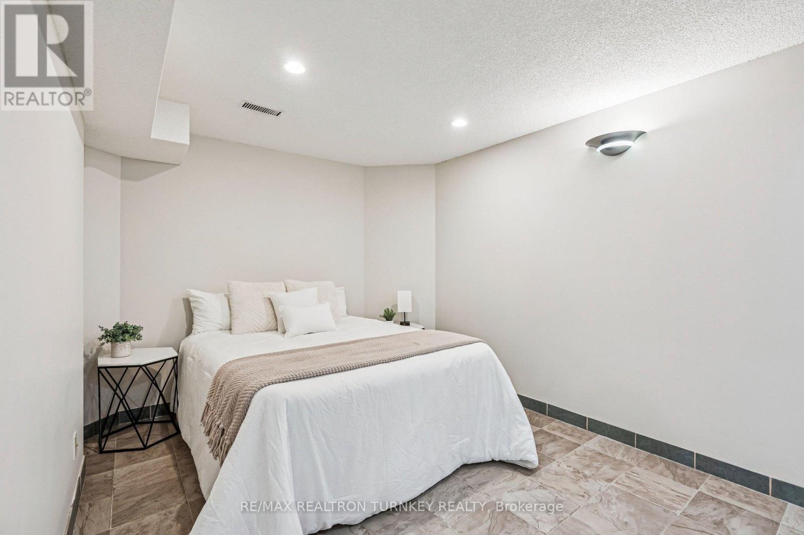 618 Ponting Place, Newmarket, Ontario  L3X 1T4 - Photo 43 - N12718066