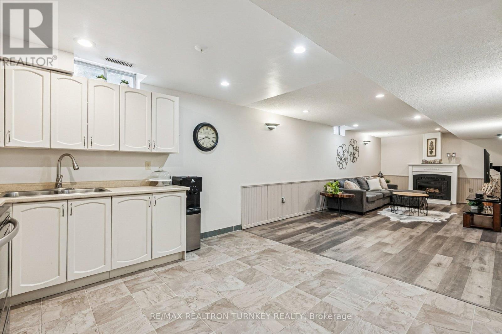 618 Ponting Place, Newmarket, Ontario  L3X 1T4 - Photo 38 - N12718066