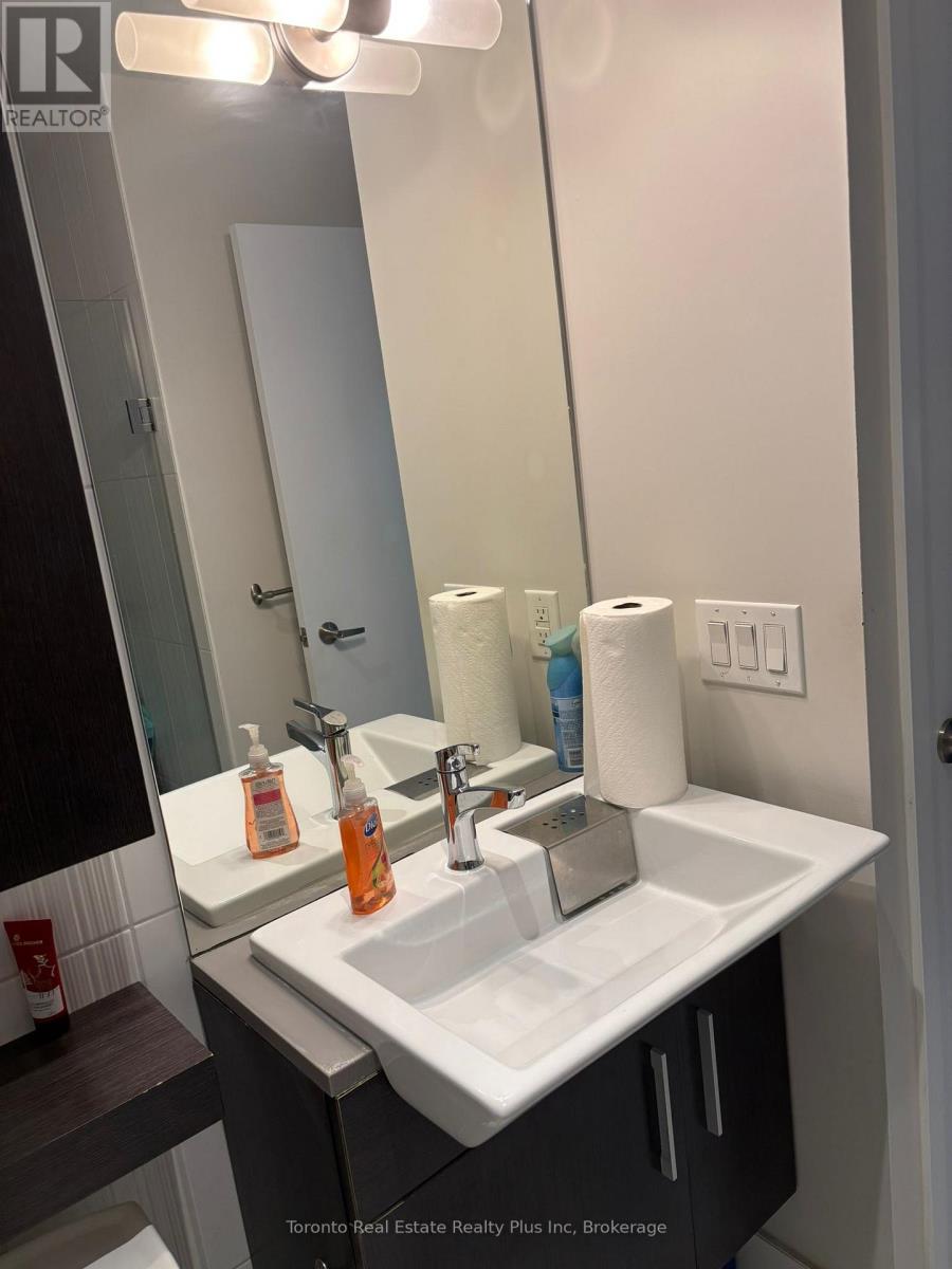 G10 - 17 Capreol Court, Toronto, Ontario  M5V 3Z6 - Photo 8 - C12097327