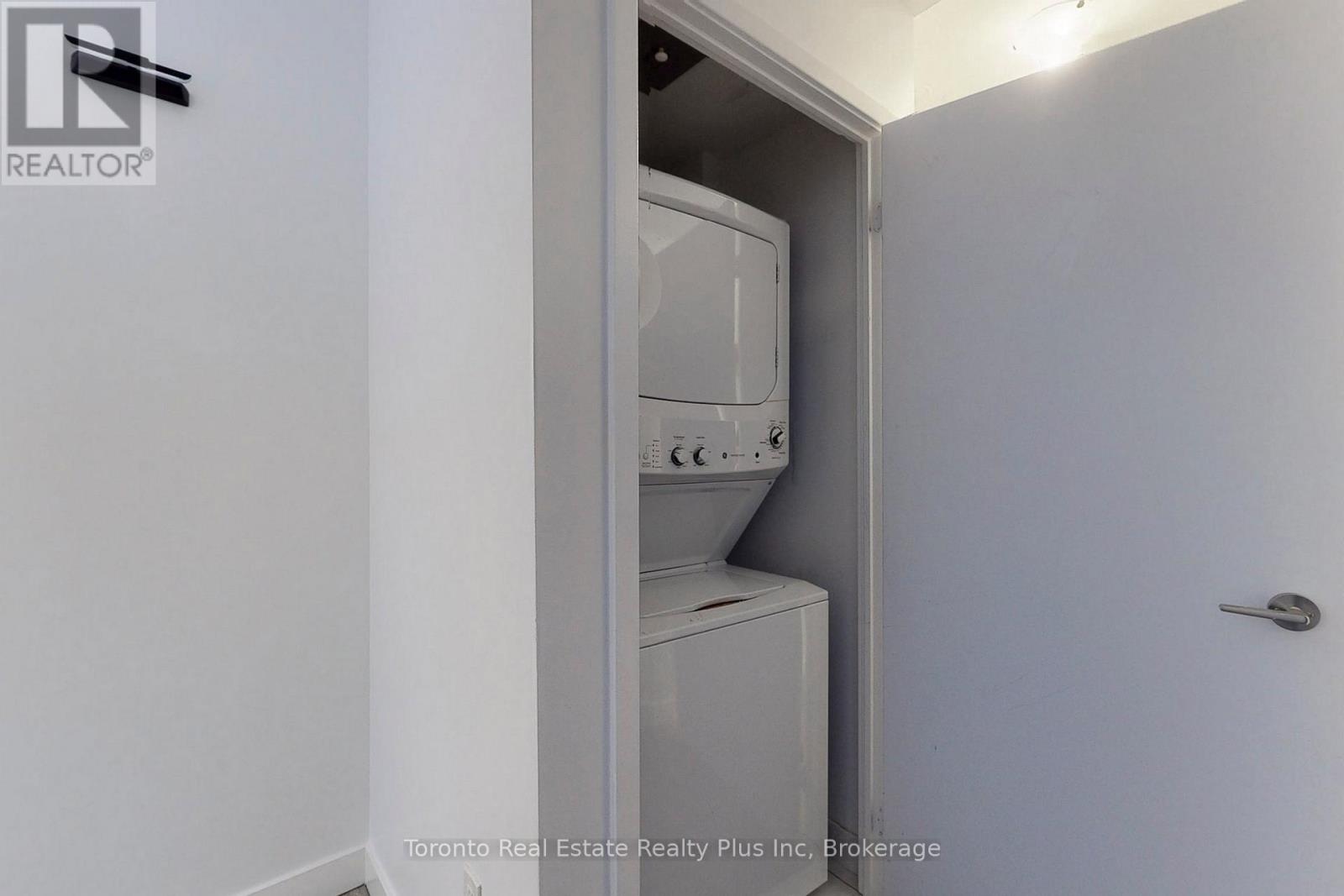 1503 - 8 Eglinton Avenue E, Toronto, Ontario  M4P 1A6 - Photo 5 - C12096328