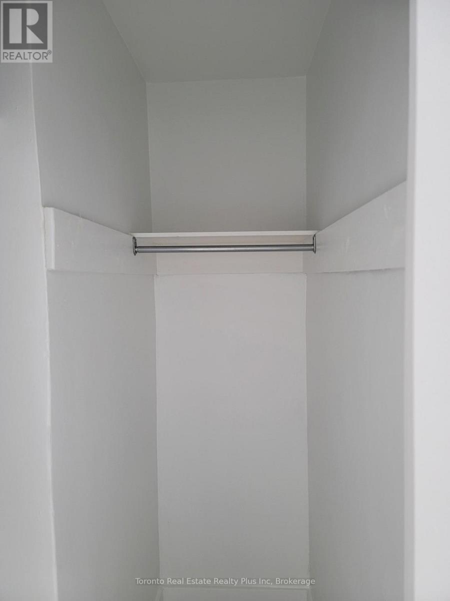 304 - 312 Douglas Avenue, Toronto, Ontario  M5M 1H1 - Photo 5 - C12413338